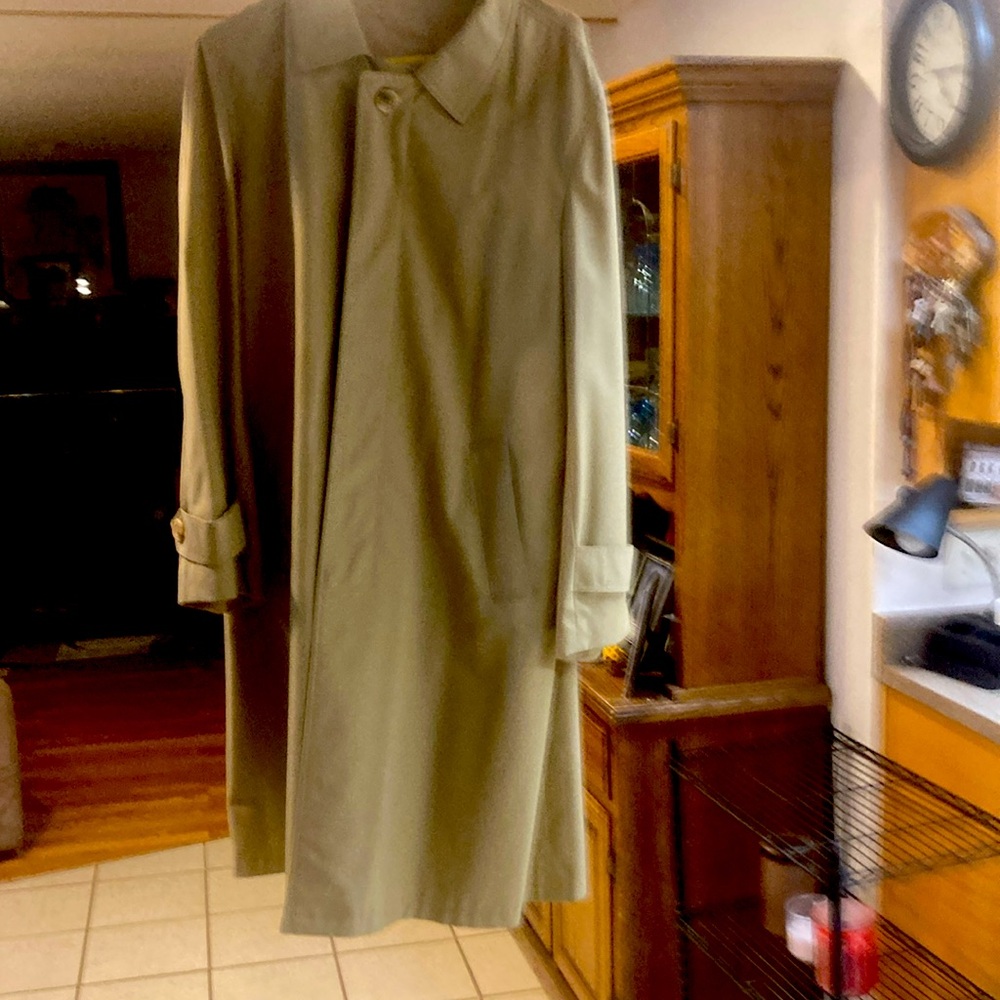 Men’s long overcoat. Size 52. One inside and 2 outside pockets.
